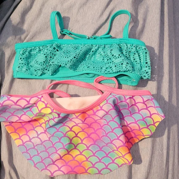 🌻 4 for$15 🌻!Bundle of 2 swim suit tops 2t - Picture 1 of 6